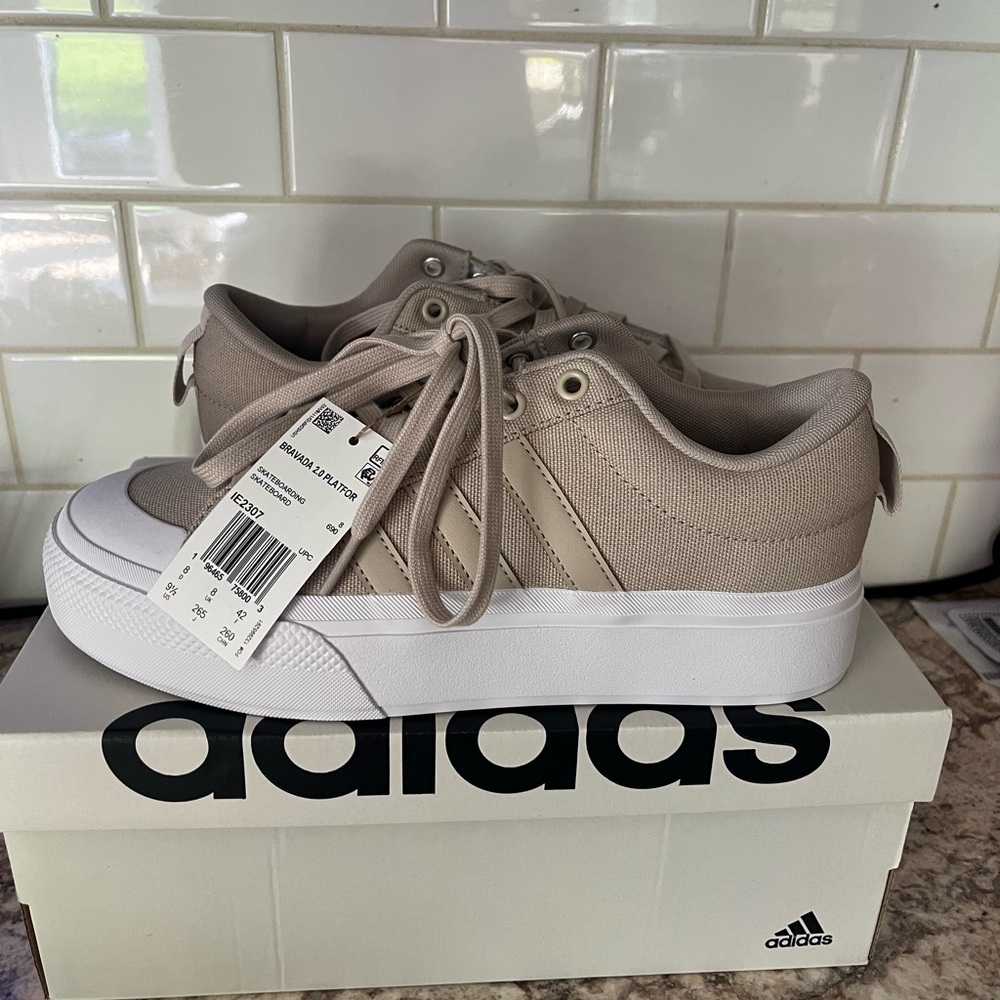 Women’s Adidas Bravada Platform Shoes size 9.5